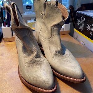 FRYE Billy Short Bootie - Off White NEW NEVER WORN Size 10
